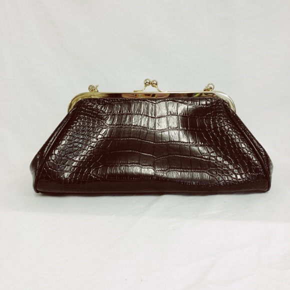SOLD AT TREASURE MARTS MT DORA Vntg Black alligator print gold clutch bag purse - Picture 2 of 5